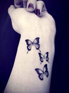 25 Best Wrist and Hand Tattoos for Girls - Glowalley