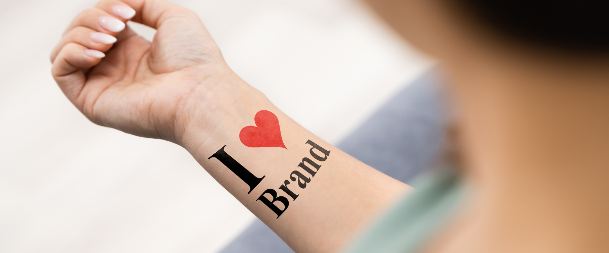 25 Best Wrist and Hand Tattoos for Girls - Glowalley