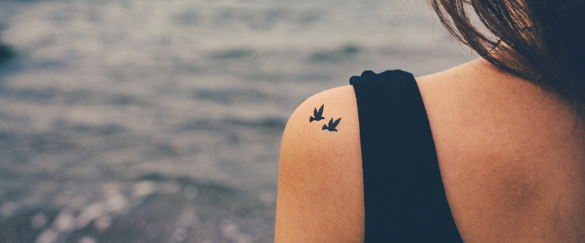 20 Cool Shoulder Tattoos For Women That You Must Try - Glowalley